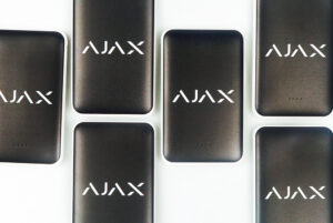 Power bank с нанесением логотипа AJAX - картинка №3