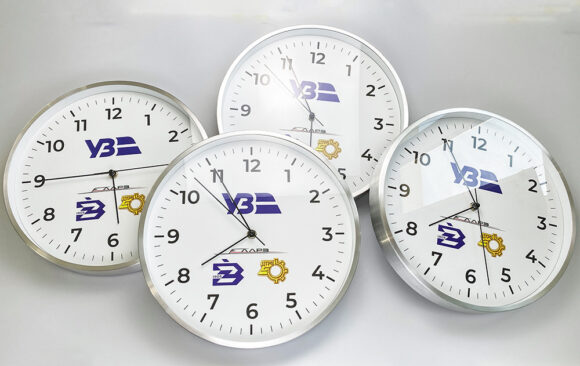 Настенные часы с логотипом УЗ - картинка №3