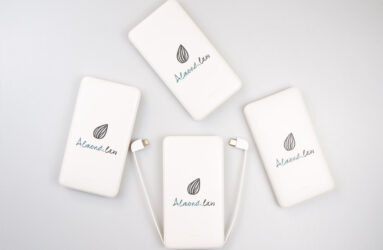 брендовані подарунки портативна зарядка з логотипом